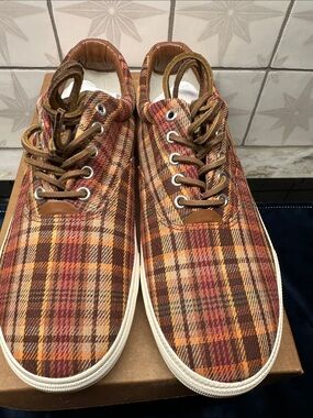 Tommy Hilfiger Sz 9 NIB Plaid Canvas Sneakers in Brown, Red w/ leather laces